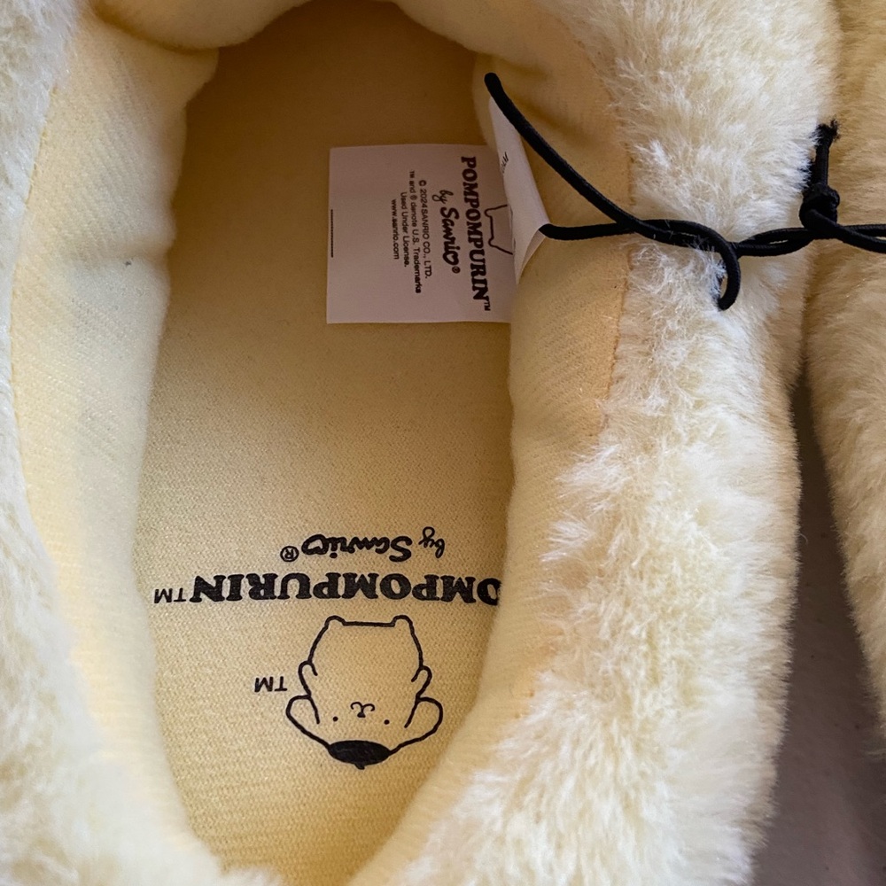 Sanrio Pompompurin Slippers - Picture 4 of 6